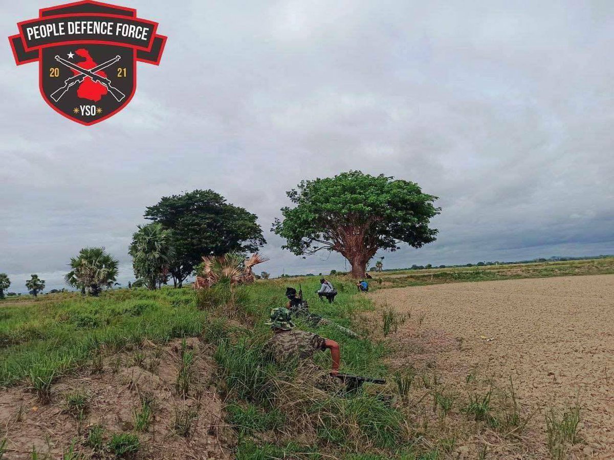 KMohsoe's tweet photo. The clashes between military troops and local defense forces erupted in YayLalKyun region, Yesagyo tsp, and the troops who have stationed in Min village since 26th Aug stormed the nearby villages. #2022Aug28Coup #LegalizationOfNUG #WhatsHappeningInMyanmar https://t.co/U45FlDbnxF