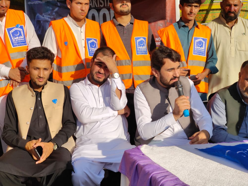 JamiatPK's tweet photo. اسلامی جمعیت طلبہ ایبٹ آباد کے تحت سیلاب متاثرین کے لئے فلڈ ریلیف کیمپ کا انعقاد کیا گیا۔ ناظم اعلیٰ @JamiatPK برادر شکیل احمد اور ناظم @KPJamiat برادر کلیم اللہ نے کیمپ میں شرکت کی اور کارکنان جمعیت کو سراہا۔  @IJTAbbottabad برادر حنظلہ داؤد بھی موجود ہیں۔ #FloodsInPakistan https://t.co/OJKC7LV1eN