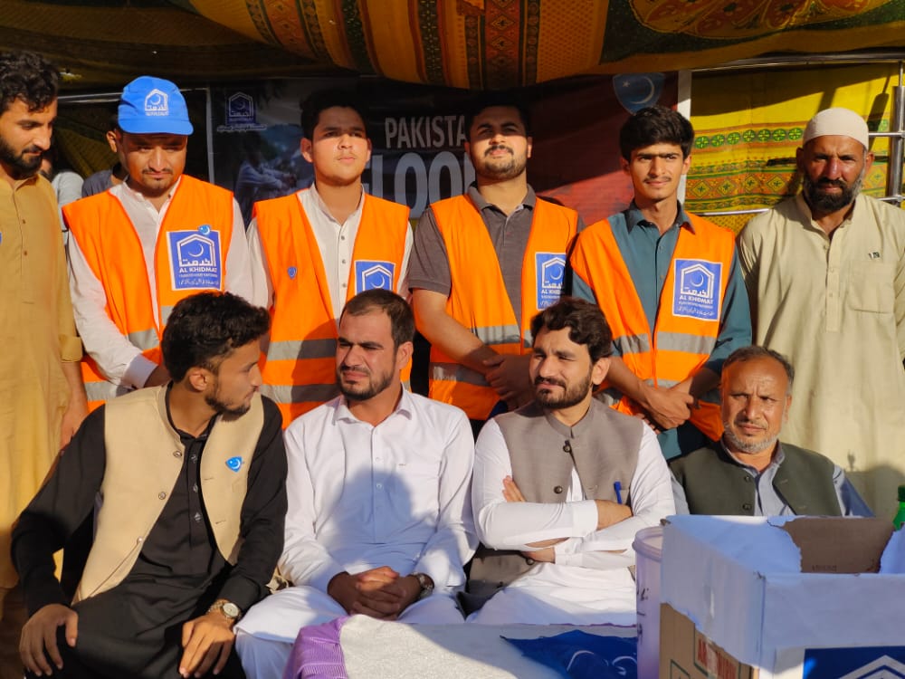 JamiatPK's tweet photo. اسلامی جمعیت طلبہ ایبٹ آباد کے تحت سیلاب متاثرین کے لئے فلڈ ریلیف کیمپ کا انعقاد کیا گیا۔ ناظم اعلیٰ @JamiatPK برادر شکیل احمد اور ناظم @KPJamiat برادر کلیم اللہ نے کیمپ میں شرکت کی اور کارکنان جمعیت کو سراہا۔  @IJTAbbottabad برادر حنظلہ داؤد بھی موجود ہیں۔ #FloodsInPakistan https://t.co/OJKC7LV1eN