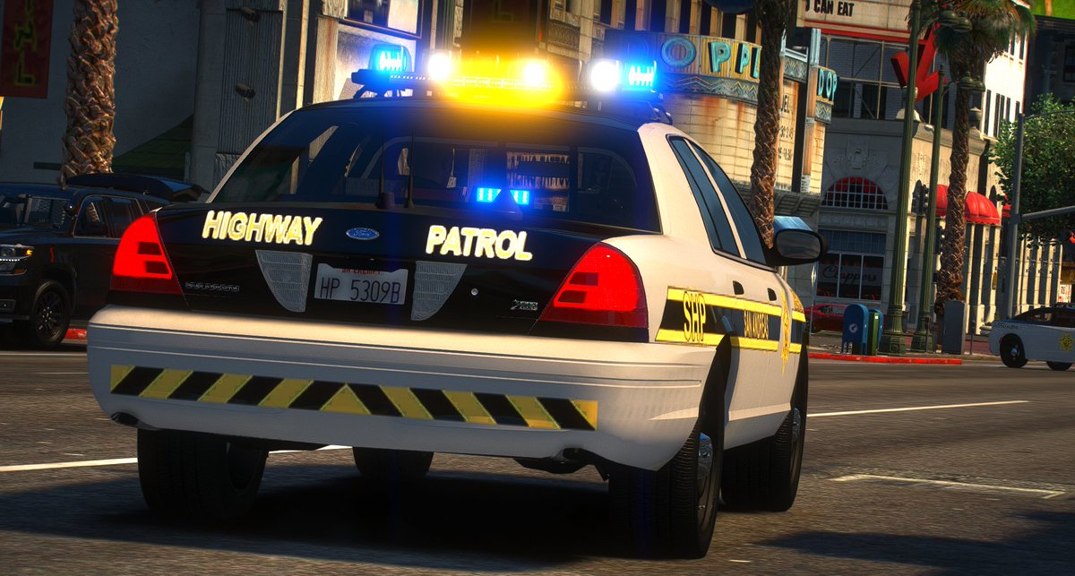 Classic and old school just the way I like it,  this older style CPVI looks amazing out on the streets and highways of San Andreas. <a href="/midwestrp/">MidwestRP® Official</a> #MidwestRP #MWRP #GTAVRP #FIVEM #GTAV #GTA #SAHP #FORD 😍