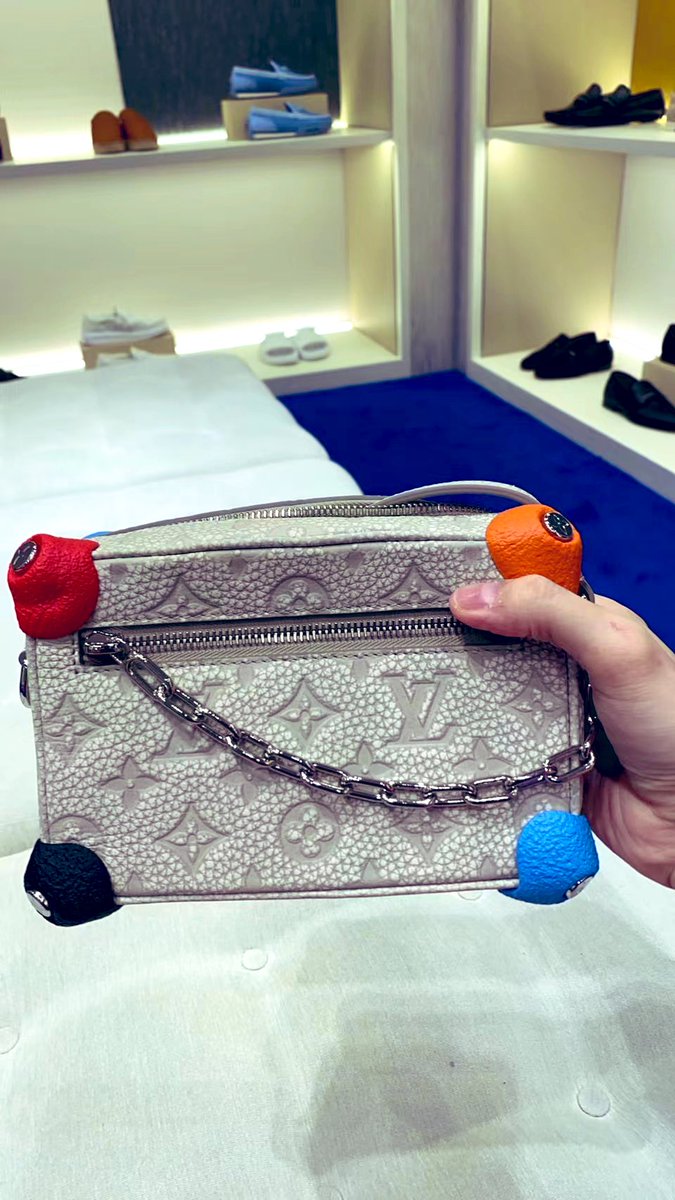Beata_jiang's tweet photo. BD gift for my baby Zee 👇 
#วันนี้แม่ๆซื้ออะไรให้ซีพฤกษ์ 
#ZeePruk 
#Zunshine https://t.co/NwrTSunt2W