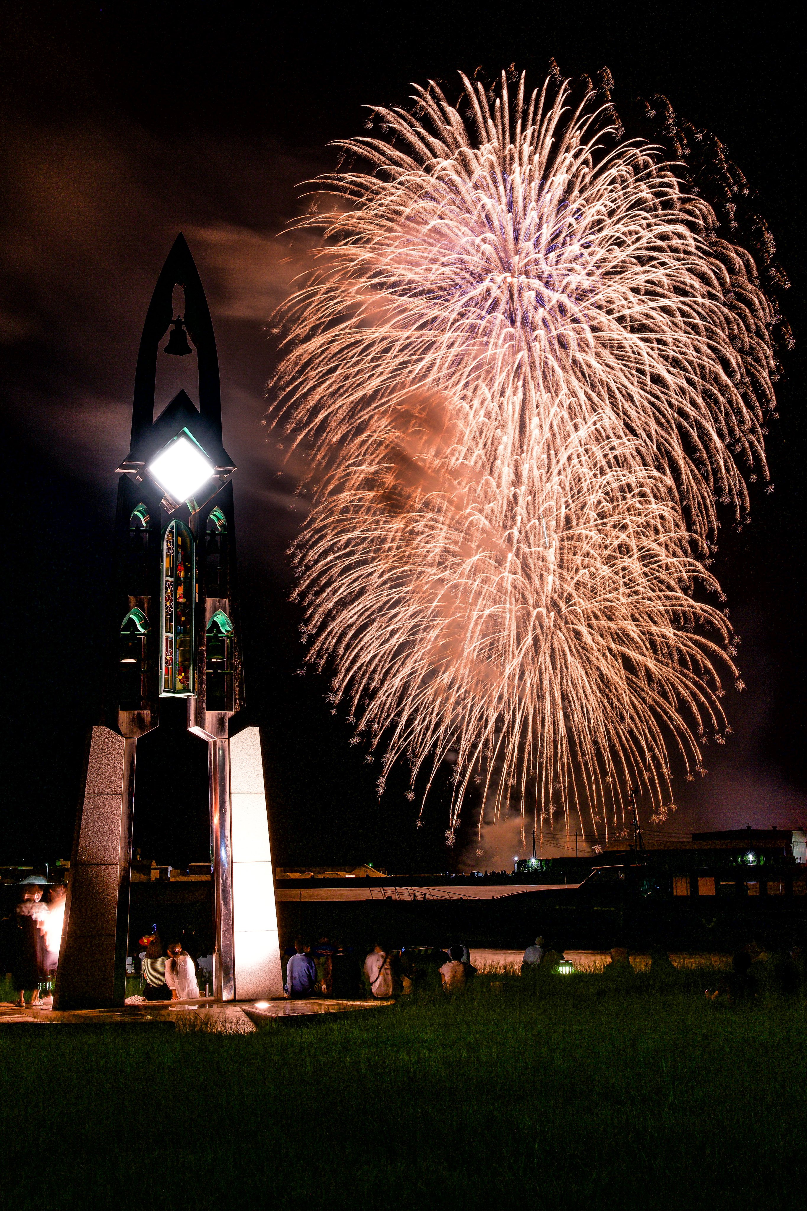 K E N 今夜は時津町で花火が上がりました 夏まつりは中止でしたが コロナの収束を願った花火の打ち上げだそうです 心地良い秋風が吹いて 8月のフィナーレを飾る花火は綺麗でした 現像中なので とりあえず1枚 T Co Bzxcyl1tvu Twitter