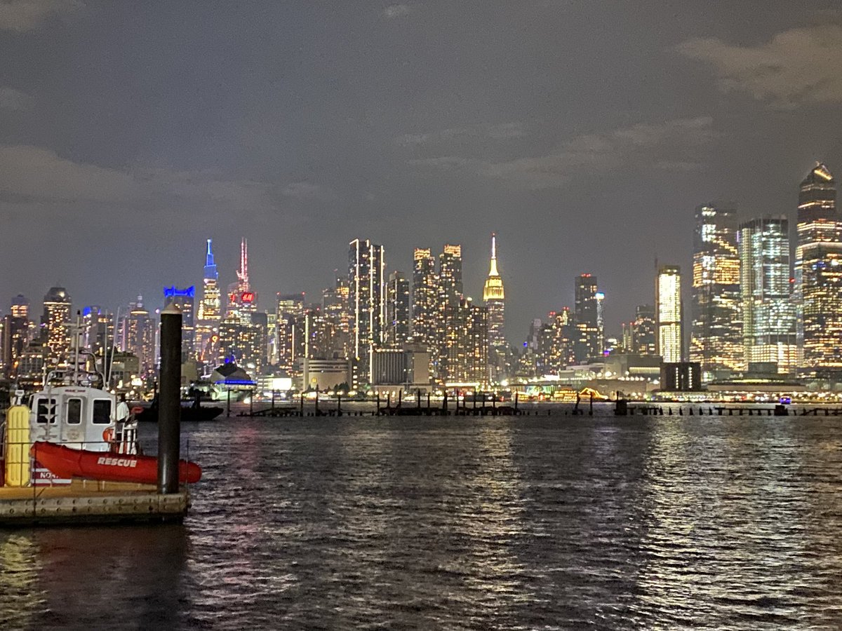 Abelsouthall's tweet photo. A great dinner with the wife last night overlooking #NYC #Molos https://t.co/zyD4yUsbkl