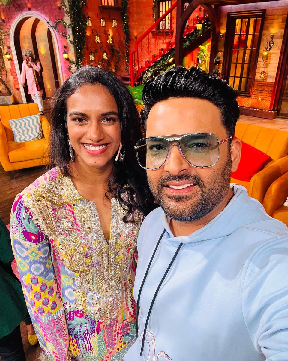 KapilSharmaK9's tweet photo. It was a pleasure hosting our Golden Girls on #tkss who made the whole Nation  proud in CommonWealth Games 2022🏅 🎖 🥇  @Pvsindhu1 @nikhat_zareen https://t.co/WIYZ2fbGb1