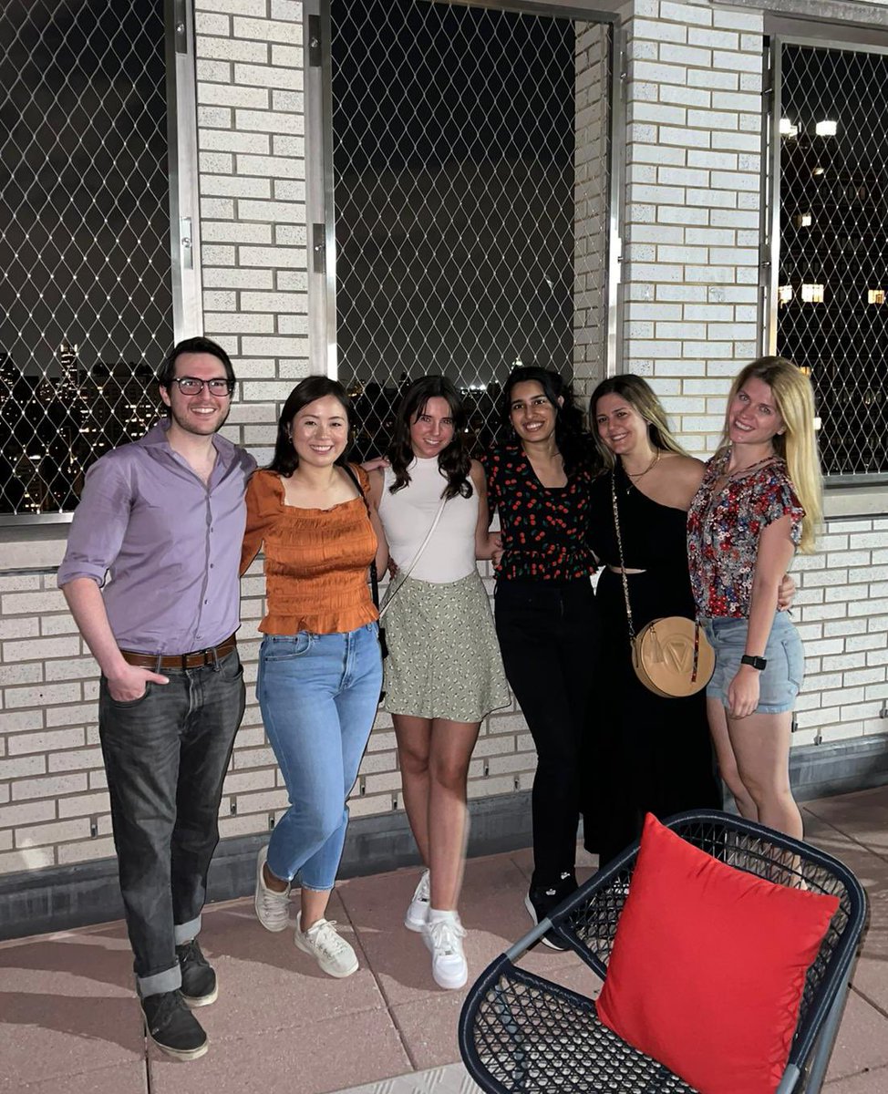 JennyRotblat's tweet photo. Find yourself a great group of co-interns to spend a summer night in New York City with! 🌃🗽 @WCMCNeurology thanks for bringing us together ☺️ 

@EKolesnick @heatherkjm @BaigTehniyat @PaulinaGDiaz_ https://t.co/YFYaoqqACz