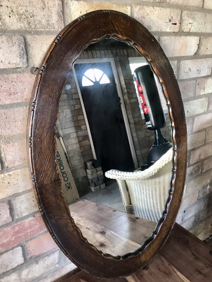 jamiemonk's tweet photo. Did a very English thing this morning … went to a car boot sale. Picked up this lovely old mirror for £2. Now just need to find a place to hang it. #myperfectsunday https://t.co/9I7t212OQ1
