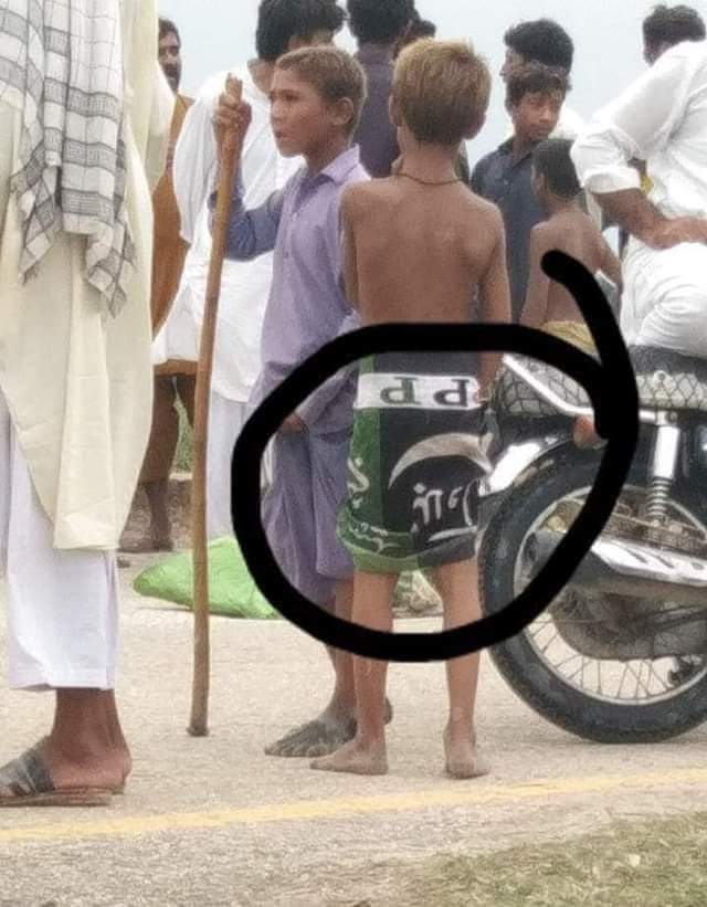 ٻوڏ ۾ نہ سھي ڀلا گوڏ ۾ تہ ڪم آيو 
😜😜