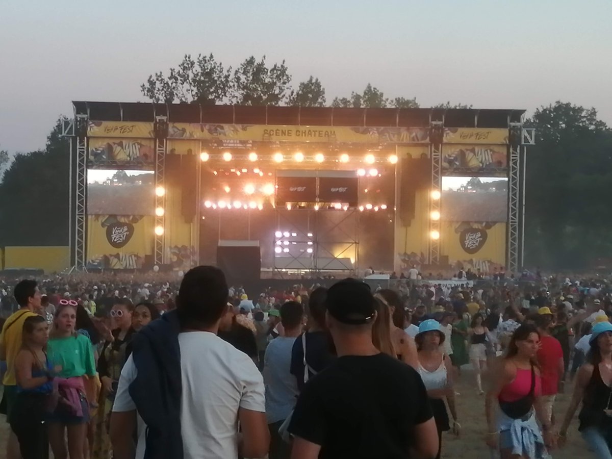 EleaetPaikan's tweet photo. #VBFest Un petit mot pour tout ceux que vous ne voyez pas et qui veillent sur vous, planqués dans la petite maison au fond à gauche😉Bon courage pour ce 3ème jour aux collègues de @Prefet53 @Gendarmerie_053 @sdis53 @ProtecCivile53 et la #TeamOrga de @VandBFest 👏👍 https://t.co/0mVoxt4jF4