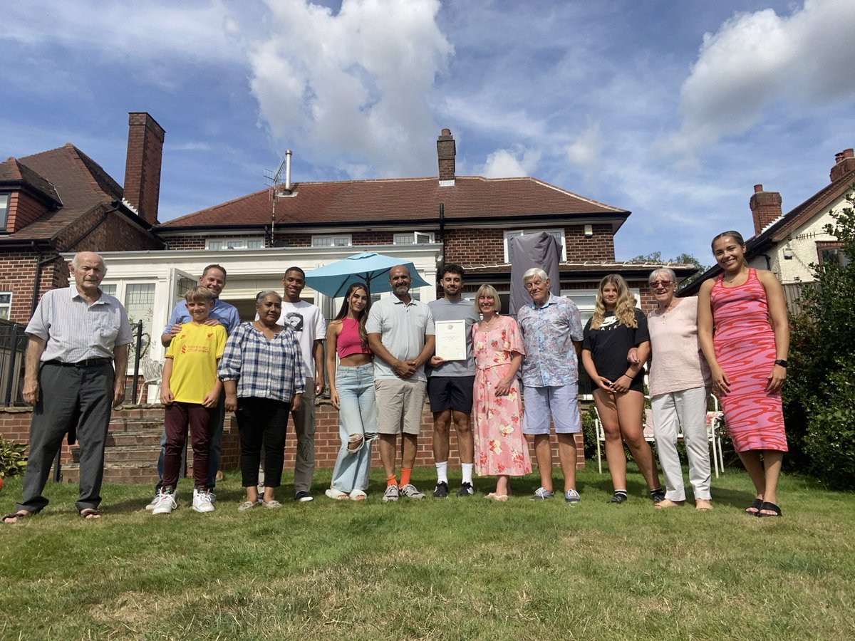 chrismunroe52's tweet image. Capping off a wonderful weekend &amp;amp; celebratory get together with 4 generations of our family,we congratulate our son  @_willmunroe awarded his #MasterOfArchitecture degree passed with a distinction after 5 years at #GreenwichUniversity . @jessmunroe___ @JomunroeBUFC @Rev_viedelle