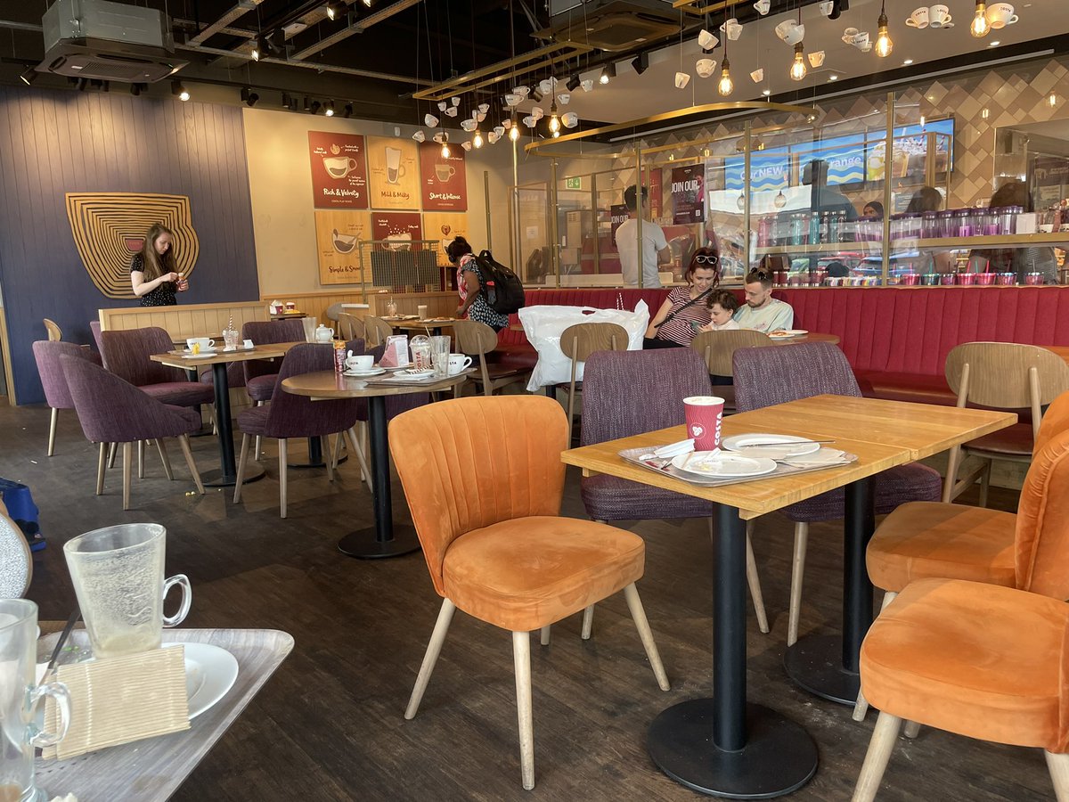 simondo1980's tweet photo. @CostaCoffee every table at your bath road store is filthy or has got cups etc none of the display units have been restocked and to top it off we were given a glass with lipstick on. Disgusting 🤮 🤮🤮🤮 https://t.co/mWFprsTObG