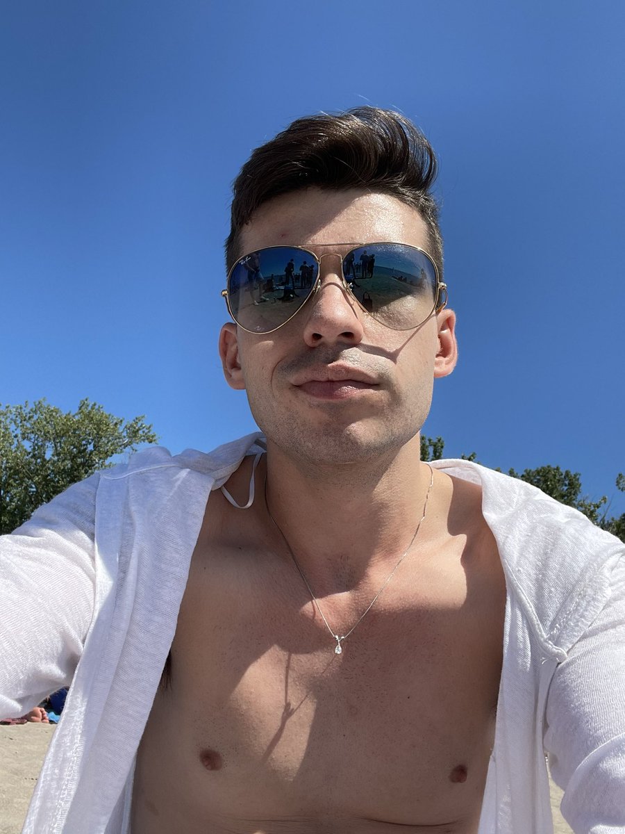 t_thickke's tweet photo. The Beach at Hanlan’s Point  was sooo lit yesterday 🤩 #gaybeach #nudebeach #Hanlanspoint #Toronto #gaytoronto #cutegays #sexy #tanday https://t.co/OfRIcu3HEi