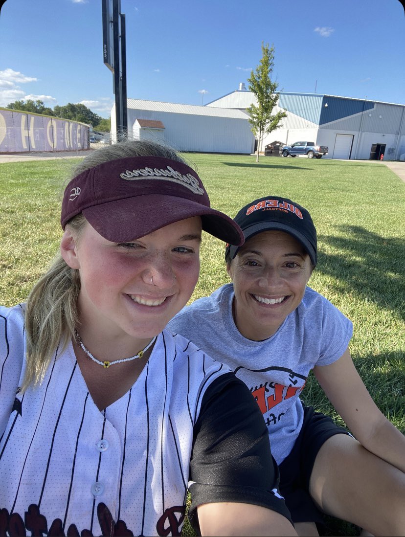 softballhalie3's tweet photo. Thank you @UFOilerSoftball for hosting such a great camp yesterday! Can’t wait to come back on campus soon! @DloweOilerkid https://t.co/NWylVYLZ2i