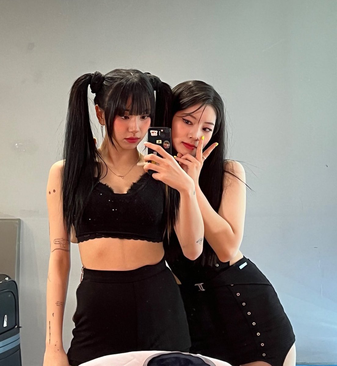 chaeyoungspics's tweet photo. chaeyoung and dahyun, the hottest duo https://t.co/HKvbpjjxB6