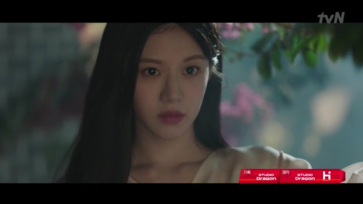 zblysse's tweet photo. I GOT GOOSEBUMPS SCREAMING CRYING 😭😭 GO YOUNJUNG AS NAKSU EVERYBODY😭 but how? What about jung somin? Mudeok? #AlchemyOfSoulsEp20 #AlchemyOfSouls https://t.co/p7xVLPIqKM