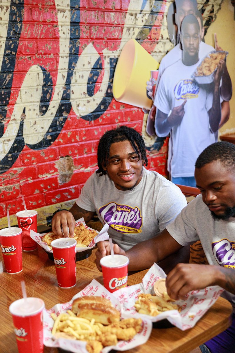 Hey Baton Rouge, come visit our Restaurant on Lee Dr. today at 4:00 pm. We will have some extra help at the counter and in the drive-thru! @Emery4____ @KayshonBoutte1 @Bj_O9 @jackbech7 @therealmaasonn