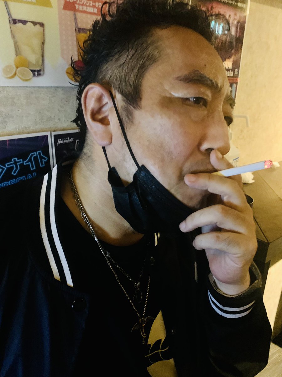 pussyhossy0530's tweet photo. MALLOW BLUE主催で下北沢HOLICでした⭐️
長丁場でしたが全出演者全曲見ましたよ😚🎵
アイドルもバンドもそれぞれのカラー🌈が出てて、めちゃ熱かったです🤩🔥
やっぱLIVEは最高に楽しいです∩^ω^∩
#Aprodite
#MANACLE
#ミライト
#IRISMONDO
#LittleLilith
#MARKETSHOPSTORE
#MALLOWBLUE https://t.co/2zzHArpqN9