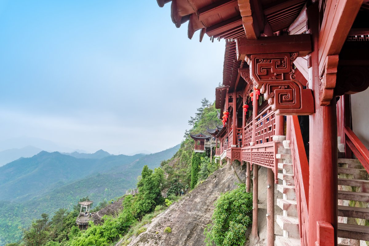 discoverzj's tweet photo. #cultureZJ #Zhejiang Jiangnan Hanging Temple(Xuankongsi) is located in the Daciyan Scenic Area in Hangzhou City, with a history of more than 700 years. Its main structure was built closely cling to the rock, half suspended in the air with supported pillars underneath. https://t.co/oiIHprjDJp