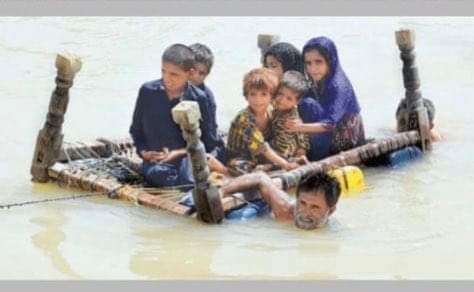 ro_salam1's tweet photo. Over a thousand people have lost their lives and millions are left devastated due to extreme monsoon floods all over @Pakistan.
May Allah ease the trials in Pakistan. Make dua for them.

#Photo_crd https://t.co/6OrniaLW5x