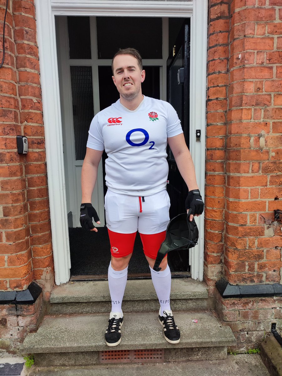 oliversmalley's tweet photo. Goodey ready for a big night out @AndyGoode10 @jimhamilton4 https://t.co/RlZ2gwtEIo