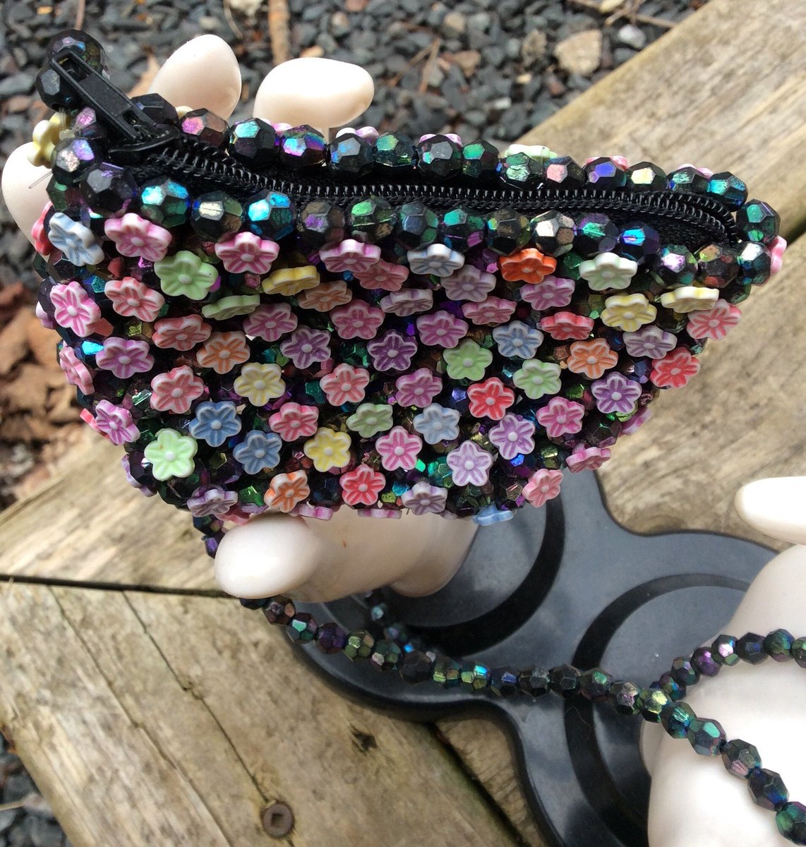 GothicGlass's tweet photo. Excited to share the latest addition to my #etsy #etsycanada #etsyvintage shop: #Vintage #BeadedPurse #etsySALE #80sstyle #ChangePurse #IridescentBeadPurse #VintageVigo #Canada #FreeShippingSale #purple #halloween #beadedcoinpurse #coinpouch 🇨🇦 https://t.co/jKpnlx1laZ https://t.co/kY2Yr3LMra