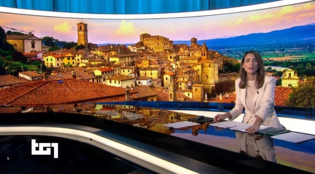 polcri's tweet photo. #Anghiari sta vivendo una fase di straordinaria crescita culturale camminando alla pari con città più importanti, senza timore di scommettere su se stessa con sacrificio e passione. Grande risultato! https://t.co/np9X8nFMjp