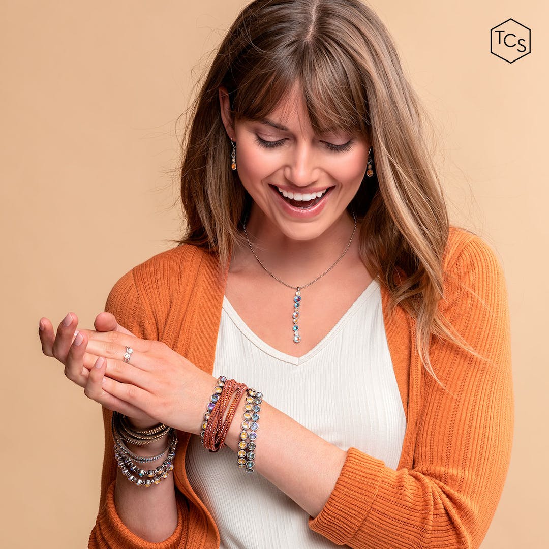 Hoffman1Toni's tweet photo. Fall for this Little Falls Necklace, Ice Bracelets, &amp; Wrap-Star Bracelet! SPend $100 and get a regular-priced item 50% off!
https://t.co/UWqQevybW3 https://t.co/GAapUjUiJr