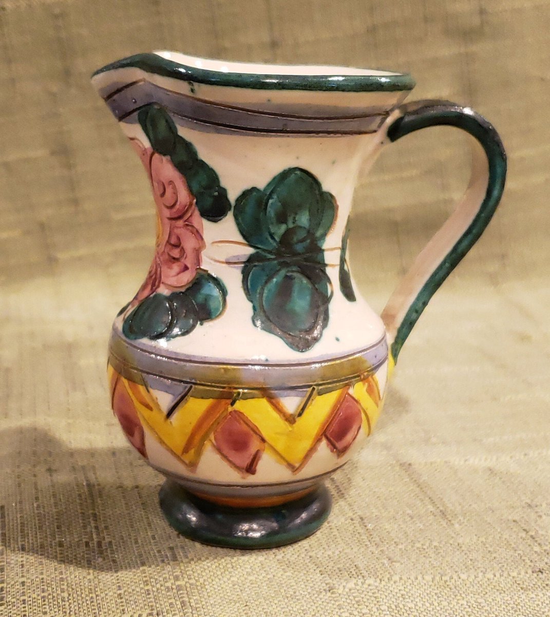 atticesoterica's tweet photo. Vintage Unsigned Hand Painted Small Pitcher/Creamer Made In Italy Hand Painted Flowers And Zig Zag, Art Pottery https://t.co/BFY7BX4qRO #Antiques #BestOffer #Collectibles #Vintage #AtticEsoterica #Etsy #Curios #SmallPitcher https://t.co/Gv27GCBdcB