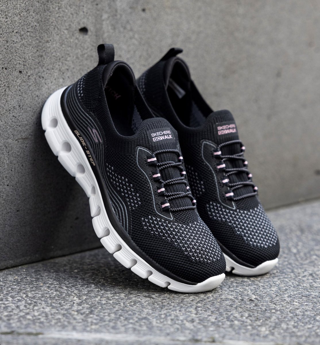 SkechersMexico's tweet photo. Un estilo diseñado para brindarte un impulso más cómodo en cada paso. #GoWalk #GlideStep #Skechers #SkechersMx #Walking #ComfortIncluded
Estilo: https://t.co/JppnUf0gS2 https://t.co/EuNrkx46cx