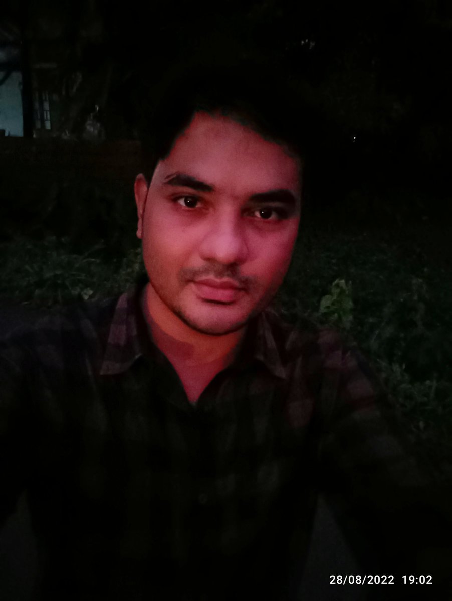 TheBaluu's tweet photo. #NewPicture
కంటికి కానరాని సూరీడు కనికట్టు చేసినట్టు
సందెపొద్దువేళ గగనతలాన ఎర్ర రంగులద్దినట్టు
మనసైన ప్రేయసి మురిపెంగా ముసిరినట్టు
అల్లంత దూరాన పడమటి ఎర్రటి కిరణాలు నన్ను తాకినట్టు❤️

#సంధ్యవేళ
#BaluWrites https://t.co/AWNvTGO4xC
