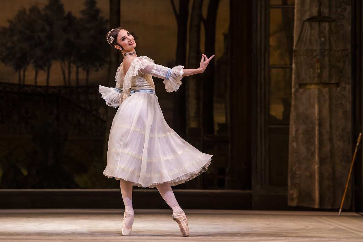 😍 Not long to go until our exciting Insight with @LondonBallerina! On 22 September, Lauren Cuthbertson will share her insights into the world of being a professional ballet dancer! Find out more: bit.ly/3zjos60 #RoyalOperaHouse