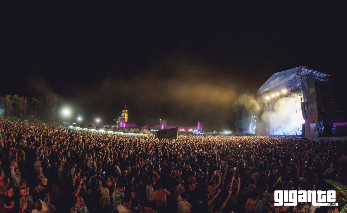 MariaArangurenV's tweet photo. Esto también ha pasado en las #FeriasAlcalá2022 Unas 25.000 personas disfrutando con un comportamiento ejemplar de buena música durante 3 días en el @FestivalGigante https://t.co/myLHLESrZD