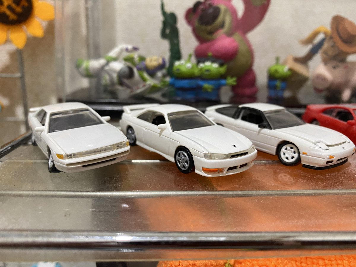 jIN___s15's tweet photo. シルビアのガチャしてきた
御目当てのブルー当たったからよかったけども
14  黒3つ　赤1つ
15  シルバー1つ
余ってしまった…
13と14の白持ってるから
15の白色が欲しい… https://t.co/kctJyC8K0c