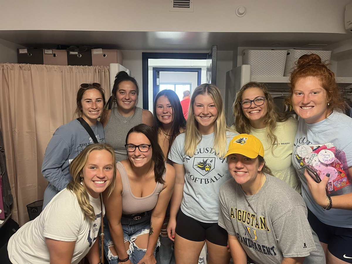 AugieSoftball's tweet photo. All moved in! So much fun to see campus full of students ready to roll into another great year at Augie! So many great things to look forward to with this group!

#BuildingChampions https://t.co/xSe6BTr9Q6