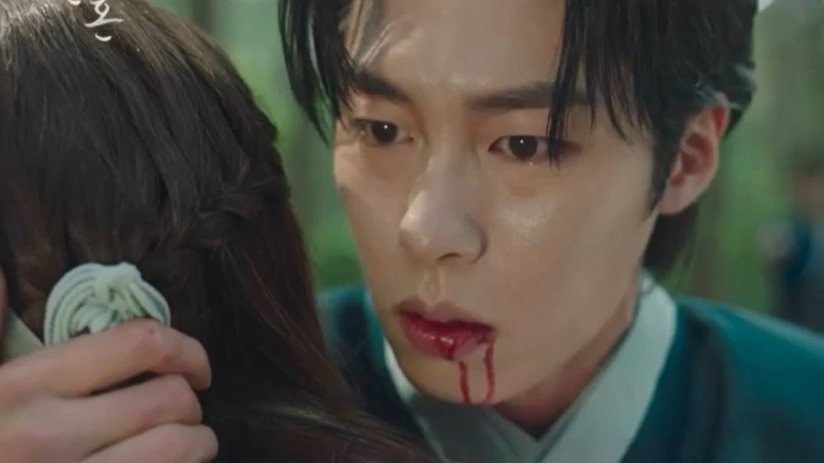 ramblingsofafan's tweet photo. Wook never stops believing in Mu-deok, keeps calling her name with his final breath until he breaks through the curse imprisoning her. He has never doubted her and knew this wasn't her, that she's being used again &amp;he tries to free her &amp; save her until the end #AlchemyOfSoulsEp20 https://t.co/Zj8XnV7fws