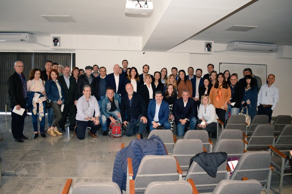 HacerCordoba's tweet photo. dedicaron una mañana de sábado para acompañarnos y a los expositores de lujo @SeCassinotti @CeciLoccisano @PabloBertoldi1 @ricardomastai y al acompañamiento y apoyo de @SoherElSukaria https://t.co/UPenUHDjoT
