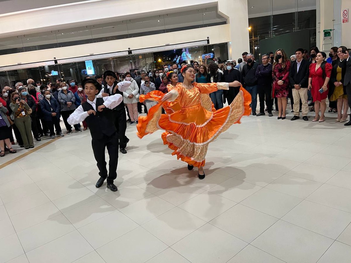 johaortizv's tweet photo. Feliz de compartir con la ciudadanía y encontrar un pedacito de Puyango en Loja representado por sus artesanos y productores. Su café, miel y cultura presentes en la inauguración de la 193 @LaFeriaDeLoja. https://t.co/4Lh8iuRzgK