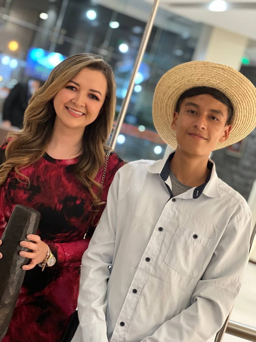 johaortizv's tweet photo. Feliz de compartir con la ciudadanía y encontrar un pedacito de Puyango en Loja representado por sus artesanos y productores. Su café, miel y cultura presentes en la inauguración de la 193 @LaFeriaDeLoja. https://t.co/4Lh8iuRzgK