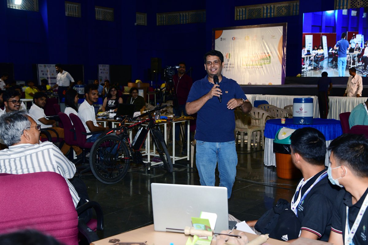 mitadtpune's tweet photo. Smart India Hackathon 2022, Hardware Edition
Leadership Talk- Session 2 by Mr. Namah Pandey
#Leadershiptalk #PMModiAtSIH #InnovationSeAtmanirbharBharat #mitadt #worldclasseducation #hackthon2022 #HardwareEdition #india https://t.co/21AWMaueMz