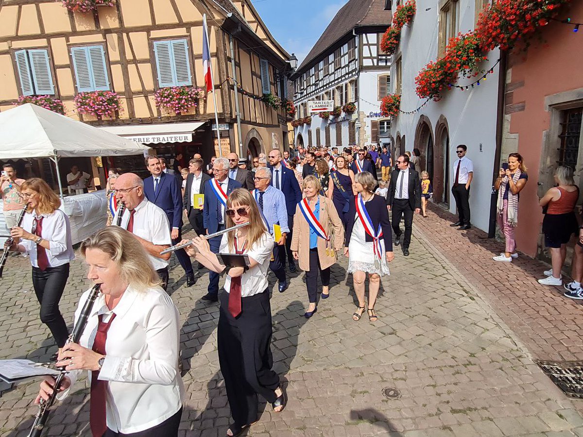 HubertOttAlsace's tweet photo. «La viticulture est à la fois notre passé et notre avenir. Elle nous lègue un patrimoine qui nous offre une identité reconnue et une économie florissante, alliant le local et le rayonnement international.»
#eguisheim #fêtedesvignerons #alsace #vindalsace #tradition https://t.co/y8JkSxCkfK
