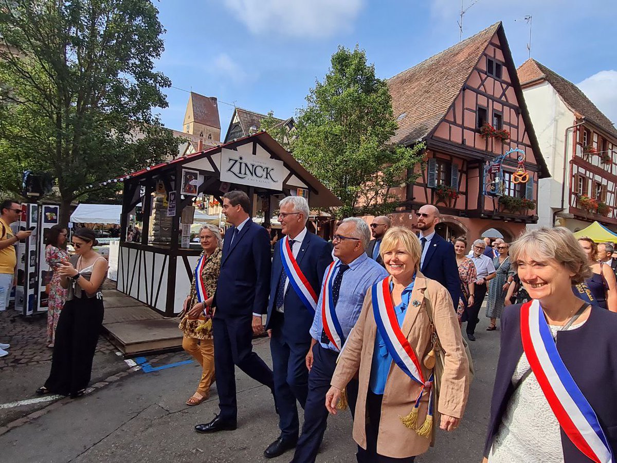 HubertOttAlsace's tweet photo. «La viticulture est à la fois notre passé et notre avenir. Elle nous lègue un patrimoine qui nous offre une identité reconnue et une économie florissante, alliant le local et le rayonnement international.»
#eguisheim #fêtedesvignerons #alsace #vindalsace #tradition https://t.co/y8JkSxCkfK