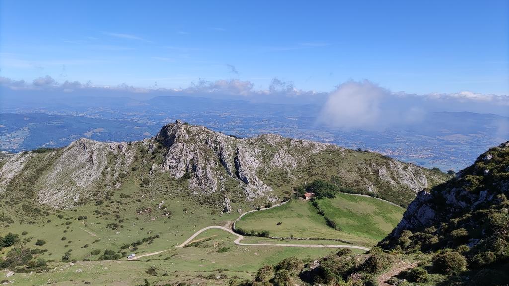 quiquipipi's tweet photo. Desde el pico Peñamayor. Subida desde #LesPraeres https://t.co/NZXpYS74kL