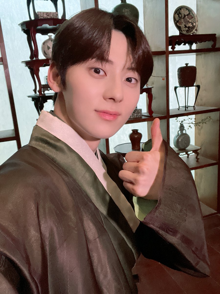 MINHYUN_PLEDIS's tweet photo. [#Moment_H] 📸
#서율 보고 싶었으니까. 
시간 가는 줄 도 몰랐고, 끝이 겁나지도 않았어.
내가 아주 많이 좋아했다❣️

배우 #황민현 과 드라마 #환혼 을 아끼고
사랑해 주신 황도들 감사합니다 🍑🧡
'환혼' 새로운 이야기로 곧 만나요. 

여전히 사모해유🤎

#HWANGMINHYUN https://t.co/L4tgFIuU5J