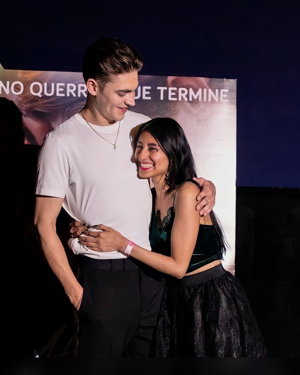 aabbycastle's tweet photo. Todo fue magnífico e irreal.
Tu ves el momento cómo "Conoció a Hero, Hardin de After" pero yo veo a la pequeña que "Conoció al pequeño Tom Riddle" 💜🤍💚
Hero dijo: soy de las fans original así que desbordare felicidad. 🥰
#HeroFiennesTiffin #AfterFanParty #AfterEverHappy https://t.co/ba1hw7wHhF