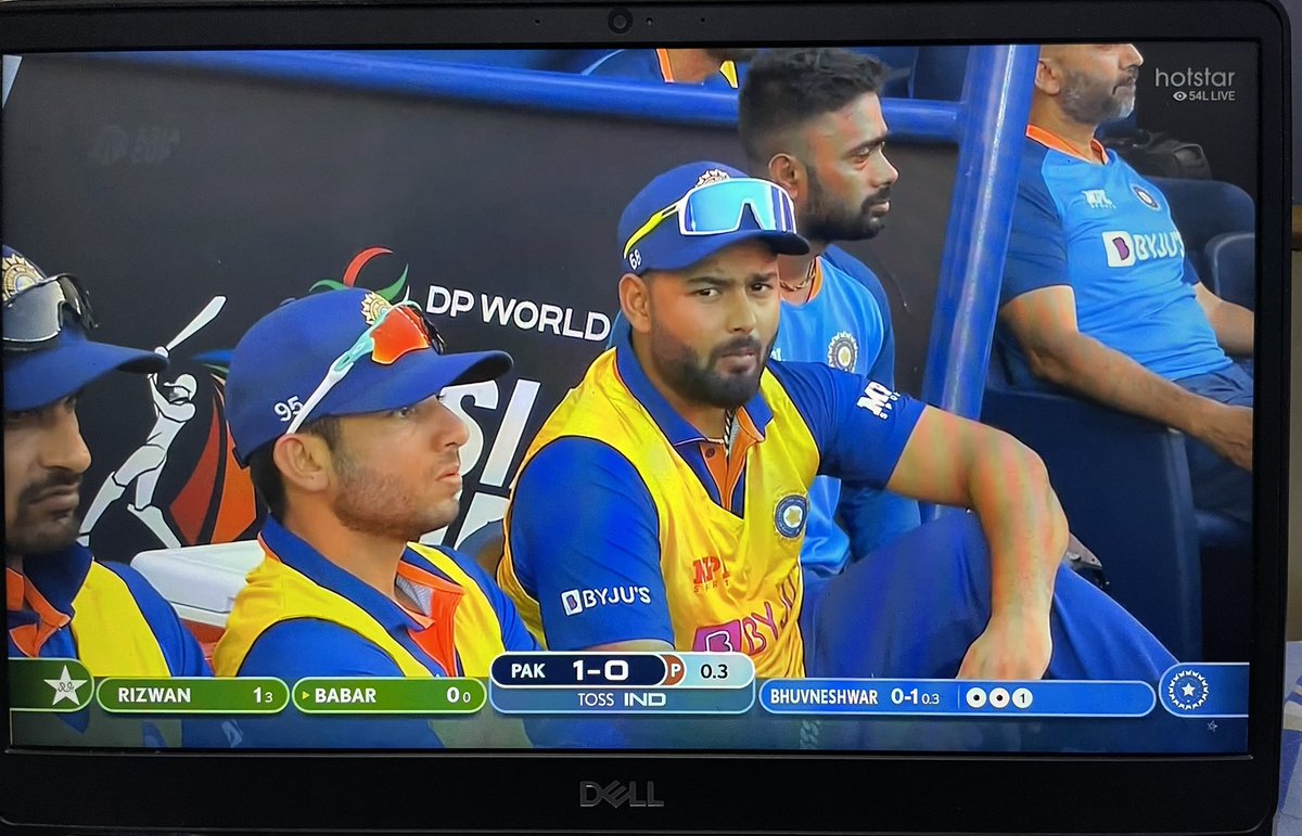imDKolli's tweet photo. Rishabh Pant missed out 🙃 #INDvPAK https://t.co/LYDQvSiP9x