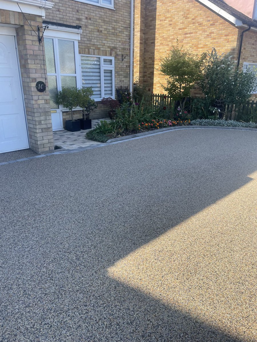 ClearpaveL's tweet photo. Couple of resent resin bound driveways completed with @SureSetUK resin systems within Suffolk https://t.co/YYvRxKMkza