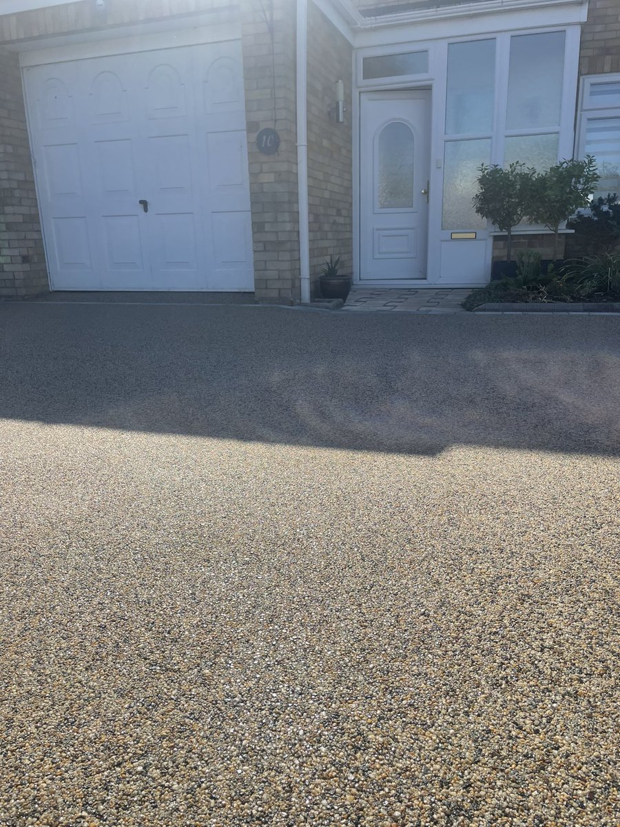 ClearpaveL's tweet photo. Couple of resent resin bound driveways completed with @SureSetUK resin systems within Suffolk https://t.co/YYvRxKMkza