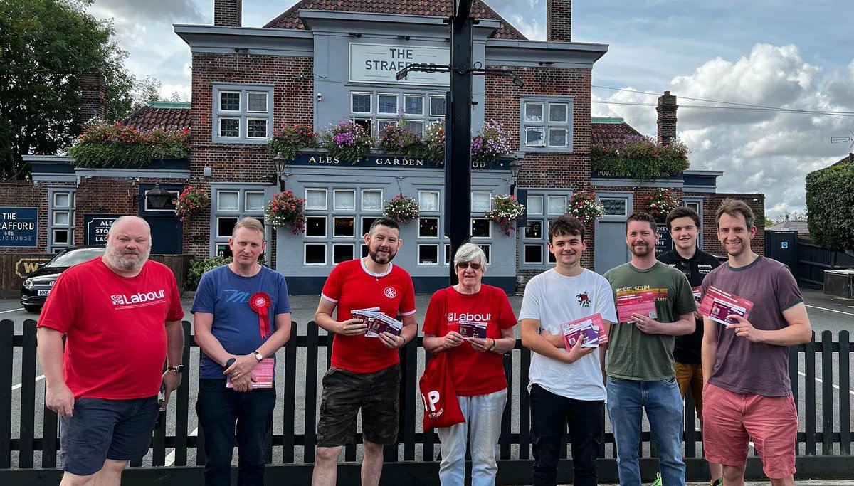 PBLabourUK's tweet photo. Great day on the #LabourDoorstep in #PottersBar #Furzefield ward.
Great to have @OliverDowden’s local Labour Councillor from St Albans, Cllr Samuel Vosper, with us. Fitting Sam knocking doors over here in Hertsmere for local representative who actually live in the Borough… https://t.co/ZUJnk42Bxy