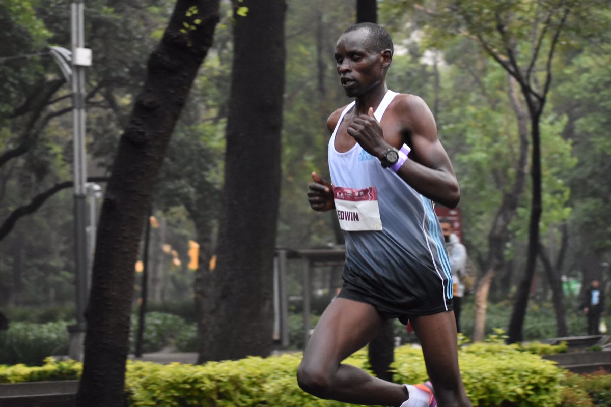 MaratonCDMX's tweet photo. ¡EDWIN KIPROP KIPTOO se convierte en el ganador del Maratón de la Ciudad de México @Telcel!

¡Felicidades! 🎖 https://t.co/kMrWArRQsD
