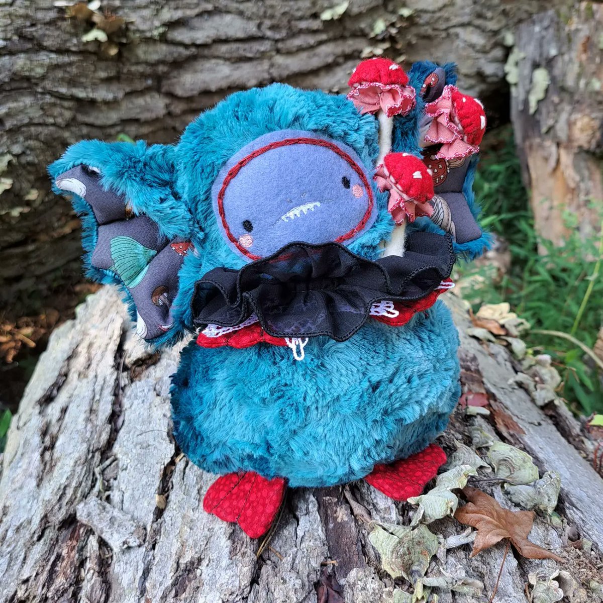 Carnivalbugs's tweet photo. Figg the mushroom siren
#mushrooms #circus #cottagecore #clowncore #plushie #plush #ioak #artdoll https://t.co/IiqOBMwS47