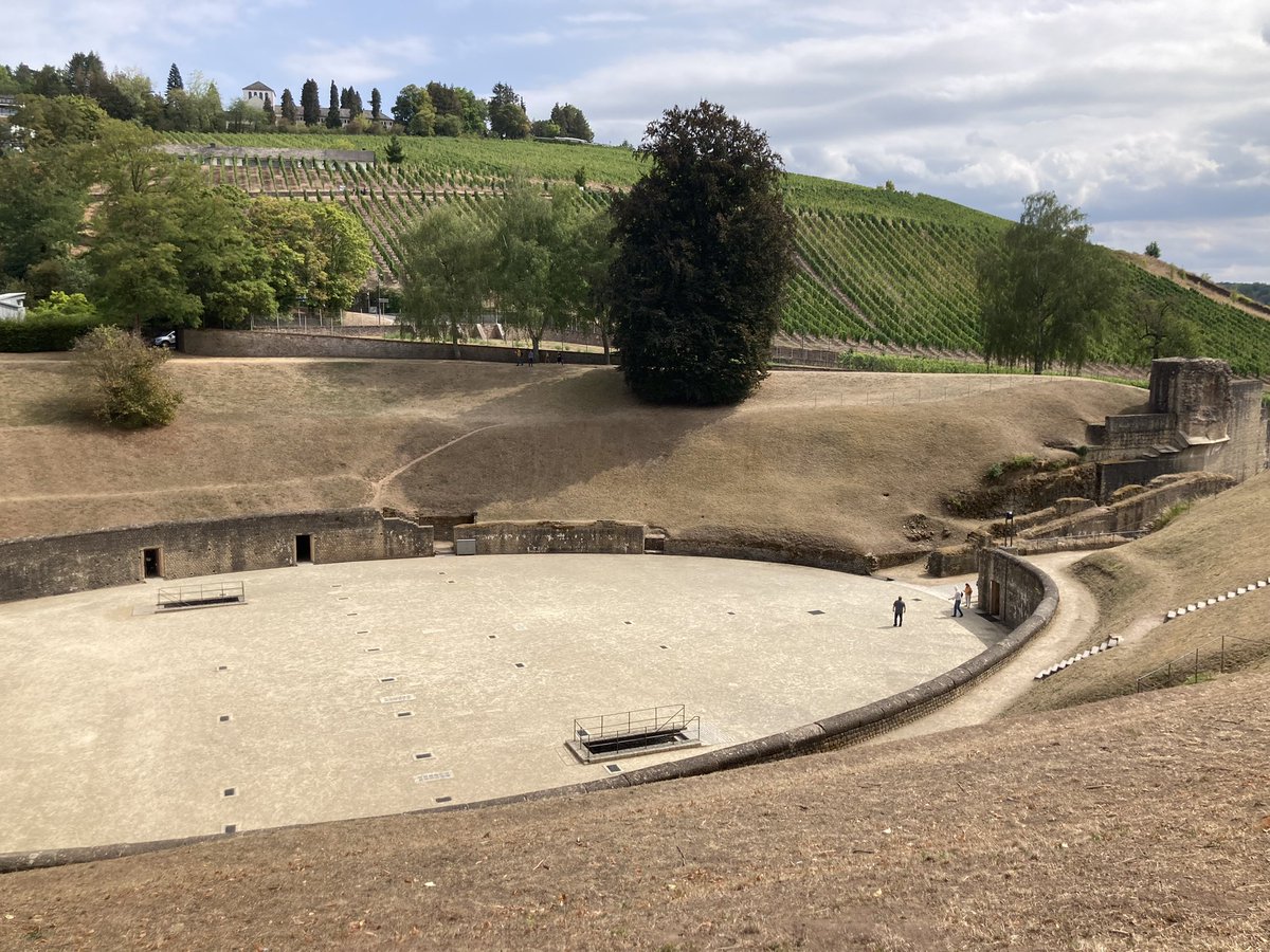 euro_tour's tweet photo. トリーア(ドイツ)。
本日の風景より⑤
円形闘技場。ローマ時代の遺跡。 https://t.co/lM4E0zvJTD